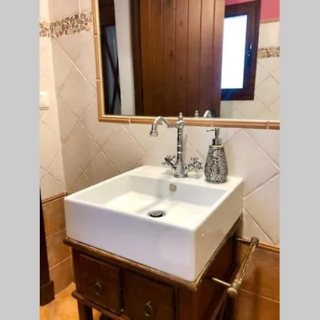 Дом отдыха Gatu Premium Lurberri Piscina Privada, 4 Dormitorios, 2 Banos, Parking , Jardines, 