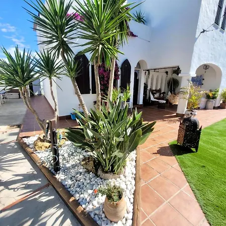Gatu Premium Lurberri Piscina Privada, 4 Dormitorios, 2 Banos, Parking , Jardines, 